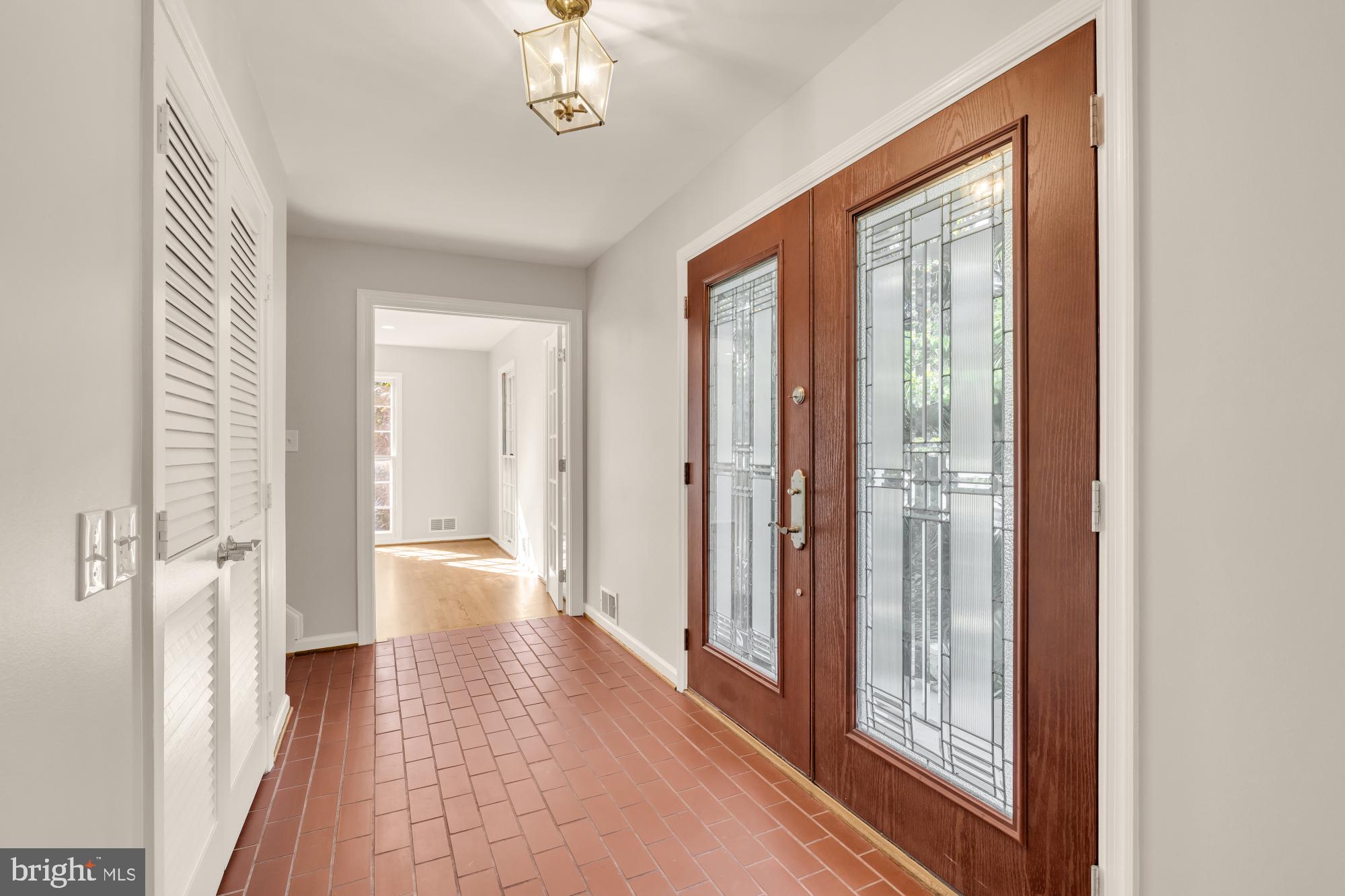 8705 Bells Mill Road Potomac, MD 20854 - Photo 6 of 56