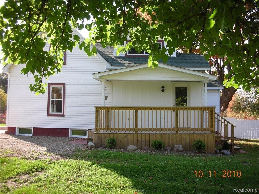 4451 Kings Mill Road North Branch, MI 48461 - Photo 2 of 14 Sied View, new porch