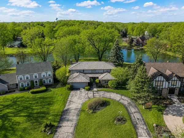$585,000 | 9 Buckingham Drive, Sugar Grove, IL 60554