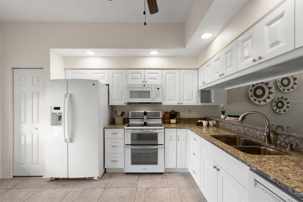 6330 99th Way North, Unit 14D Seminole, FL 33708 - Photo 9 of 35