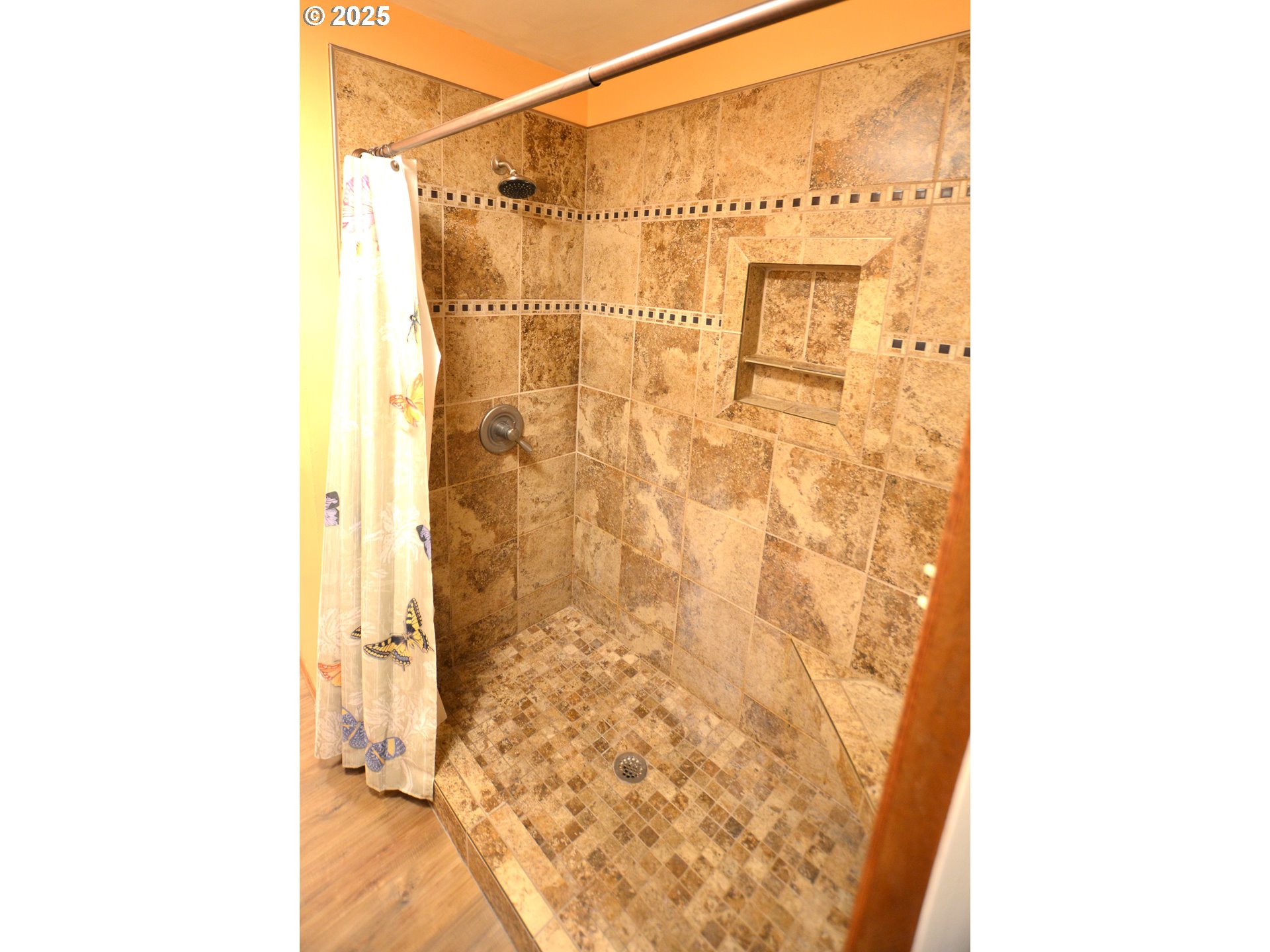 1437 Southwest 40th Street Pendleton, OR 97801 - Photo 29 of 40 a bathroom with a shower
