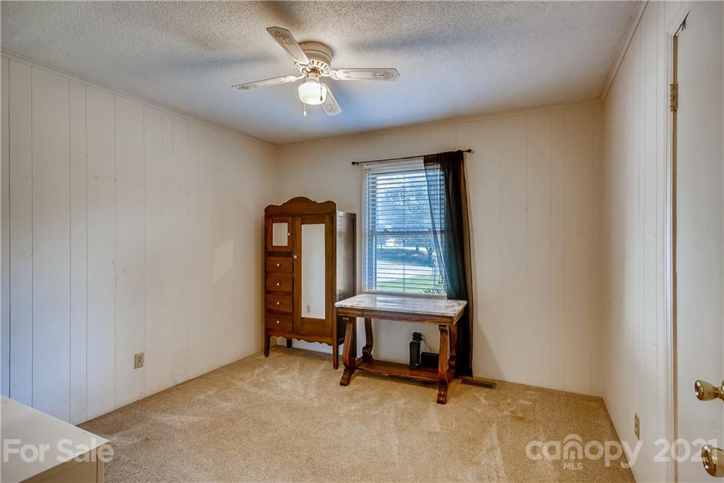 124 Riley Road Dallas, NC 28034 - Photo 8 of 9 an empty room with a window