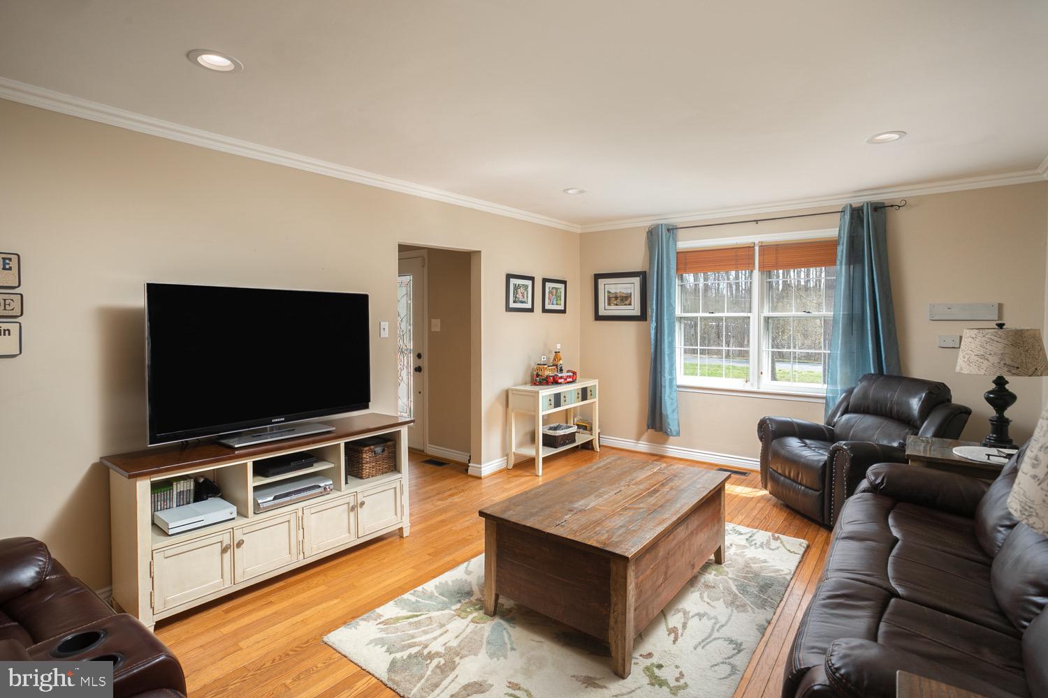 549 McKendimen Road Medford, NJ 08055 - Photo 8 of 37 Bright and comfortable living room