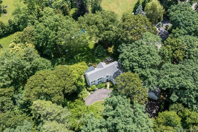 $2,250,000 | 342 Woodbury Road, Cold Spring Harbor, NY 11724