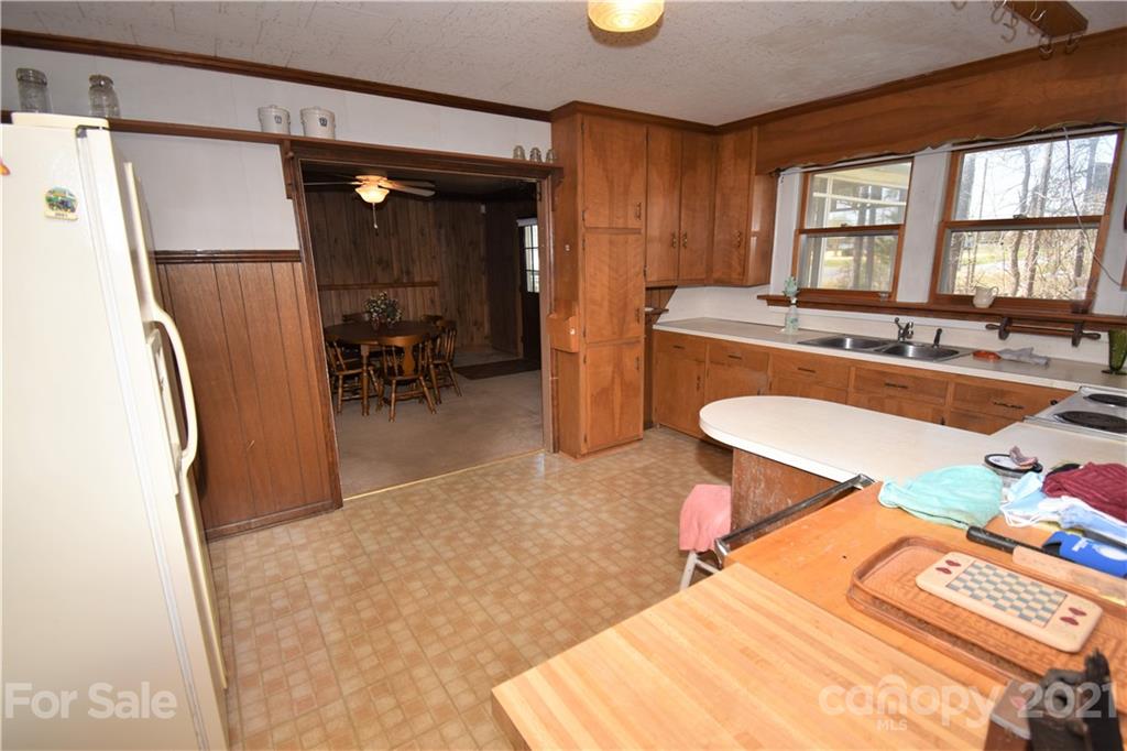 4462 Henry Dellinger Road Maiden, NC 28650 - Photo 12 of 27 Gallery Image 12