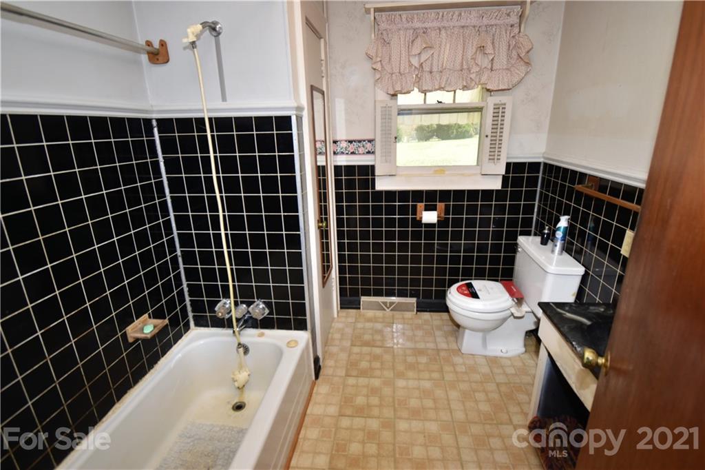 4462 Henry Dellinger Road Maiden, NC 28650 - Photo 18 of 27 Gallery Image 18
