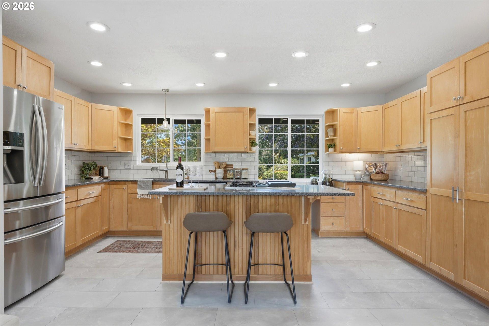 3211 Southwest Ridge Drive Portland, OR 97219 - Photo 11 of 43 Gallery Image 11
