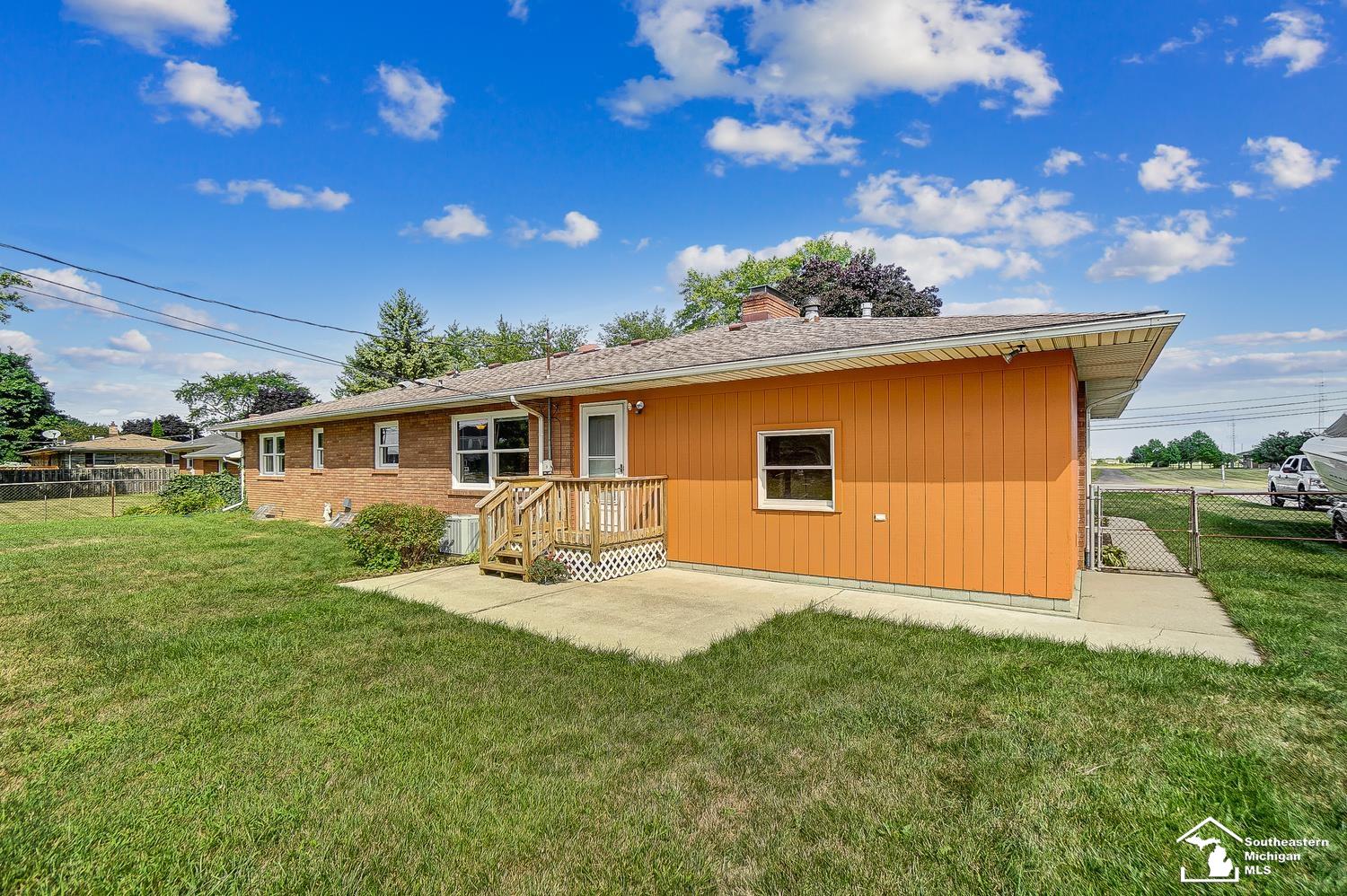 944 South Raisinville Road Monroe, MI 48161 - Photo 29 of 32
