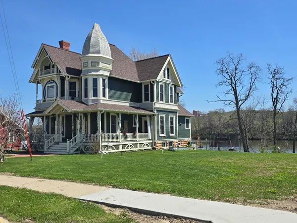 $499,900 | 560 Water, Hillsboro, WI 54364