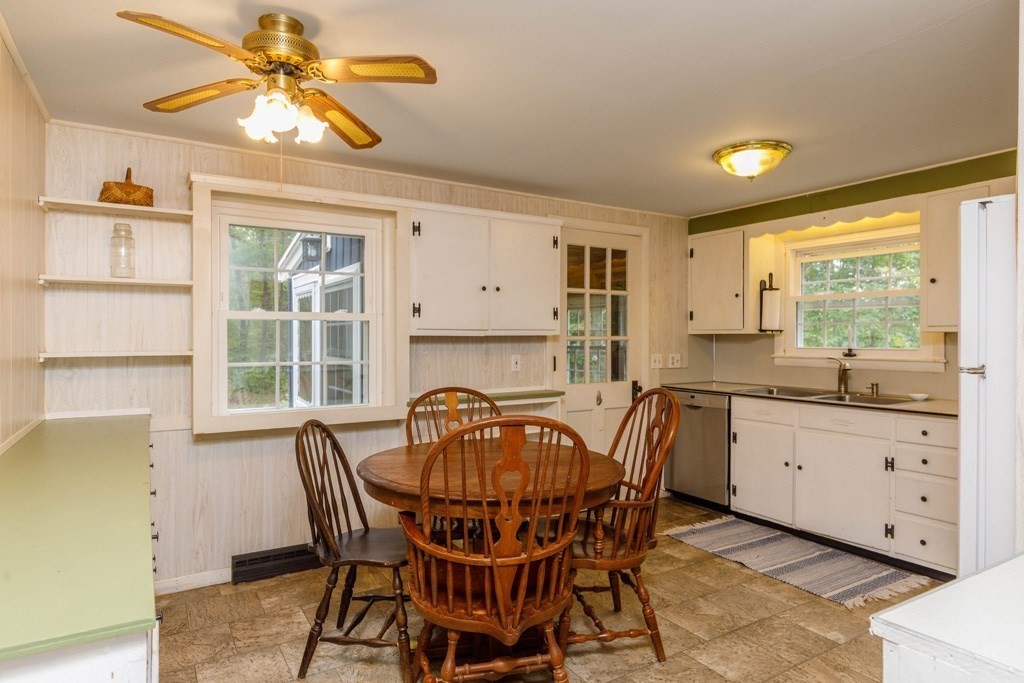 77 Upland Avenue Lunenburg, MA 01462 - Photo 4 of 20