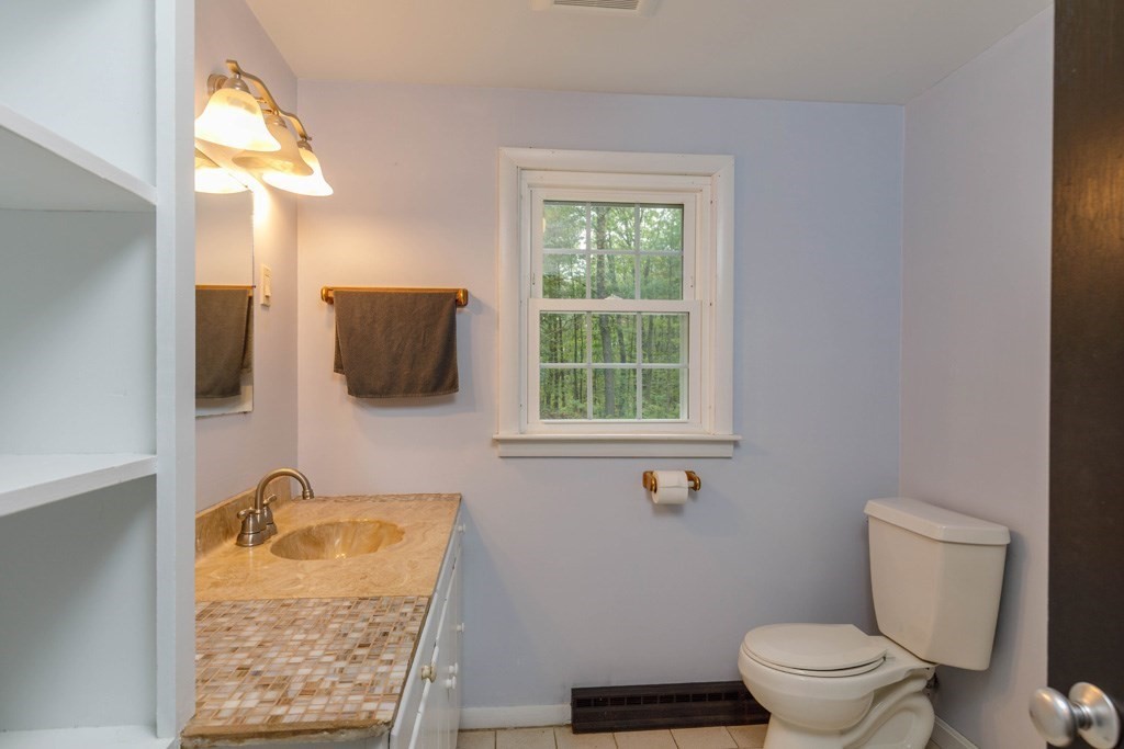 77 Upland Avenue Lunenburg, MA 01462 - Photo 10 of 20