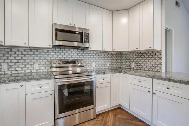 $2,100 | 4231 South Cresthaven Road, Dallas, TX 75209