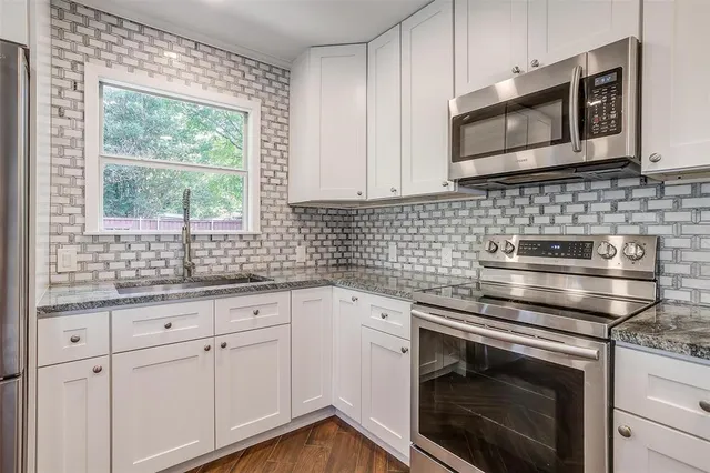 $2,100 | 4231 South Cresthaven Road, Dallas, TX 75209