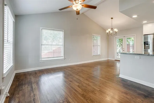 $2,100 | 4231 South Cresthaven Road, Dallas, TX 75209