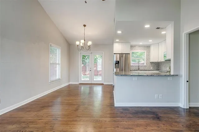 $2,100 | 4231 South Cresthaven Road, Dallas, TX 75209