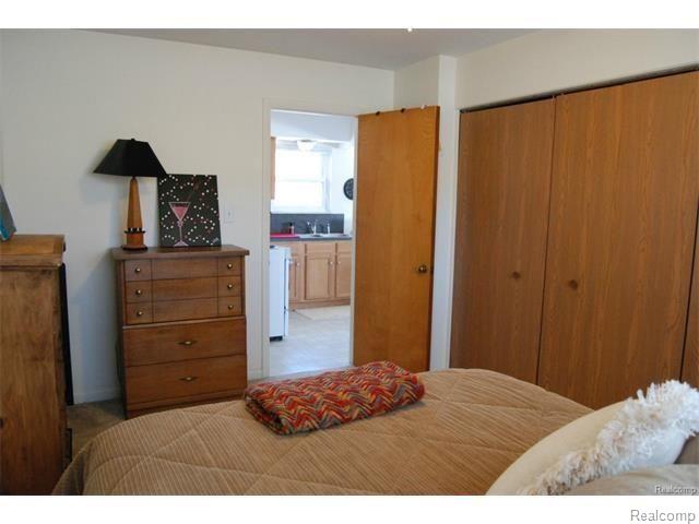 2401 West 13 Mile Road Royal Oak, MI 48073 - Photo 3 of 8