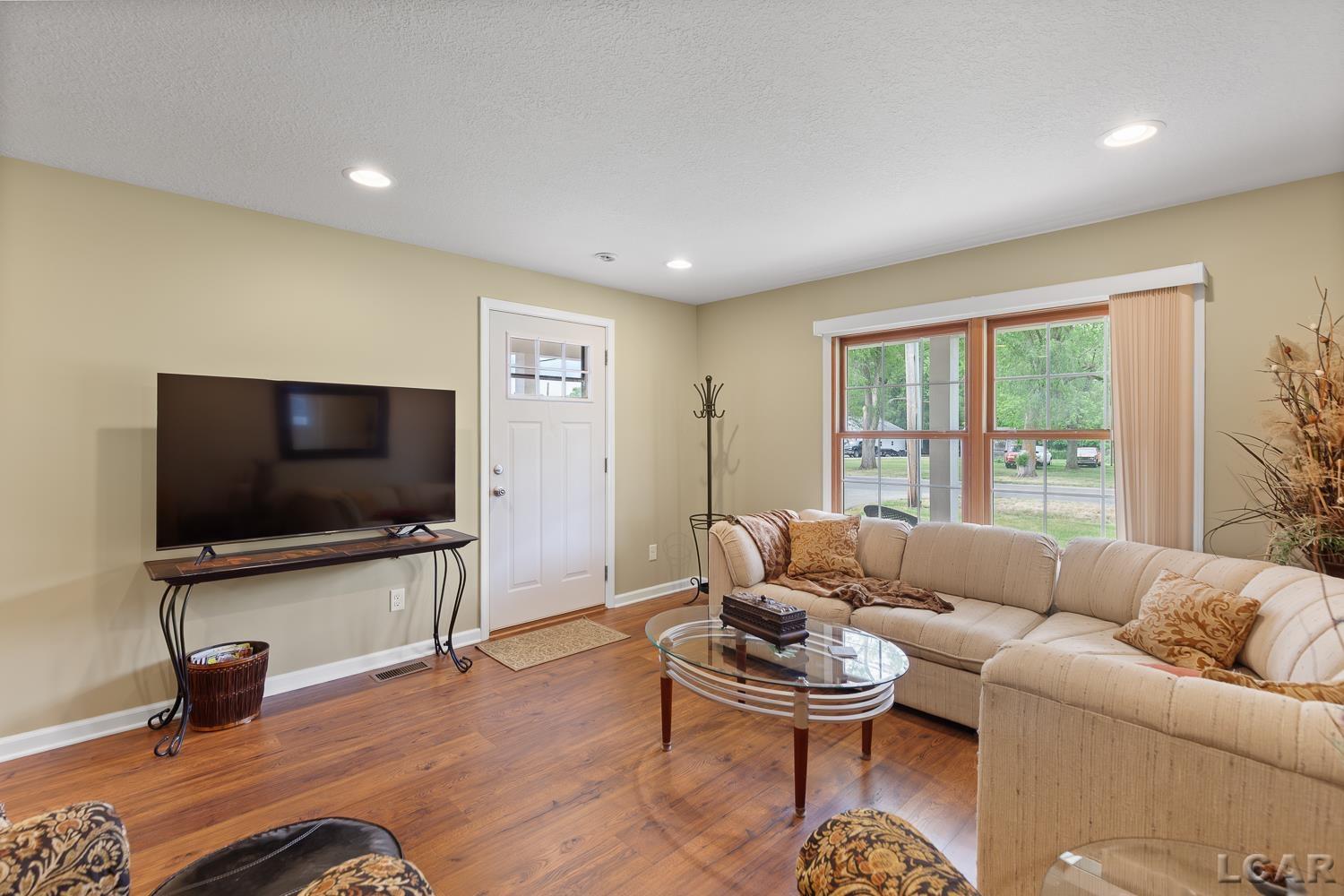 2831 Carson Highway Adrian, MI 49221 - Photo 3 of 42
