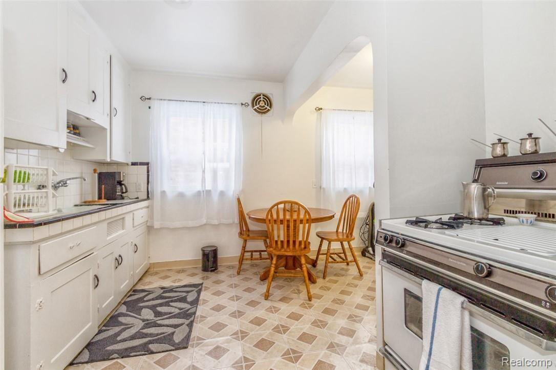 7701 Miller Road Dearborn, MI 48126 - Photo 9 of 22 07.jpg