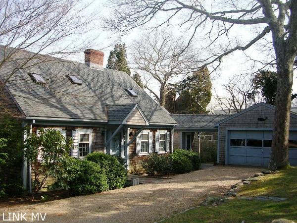 115 Hines Point Road Vineyard Haven, MA 02568 - Photo 6 of 32 http://d1qzqeyxiitrap.cloudfront.net/photos/20213/600/2020af73.jpg