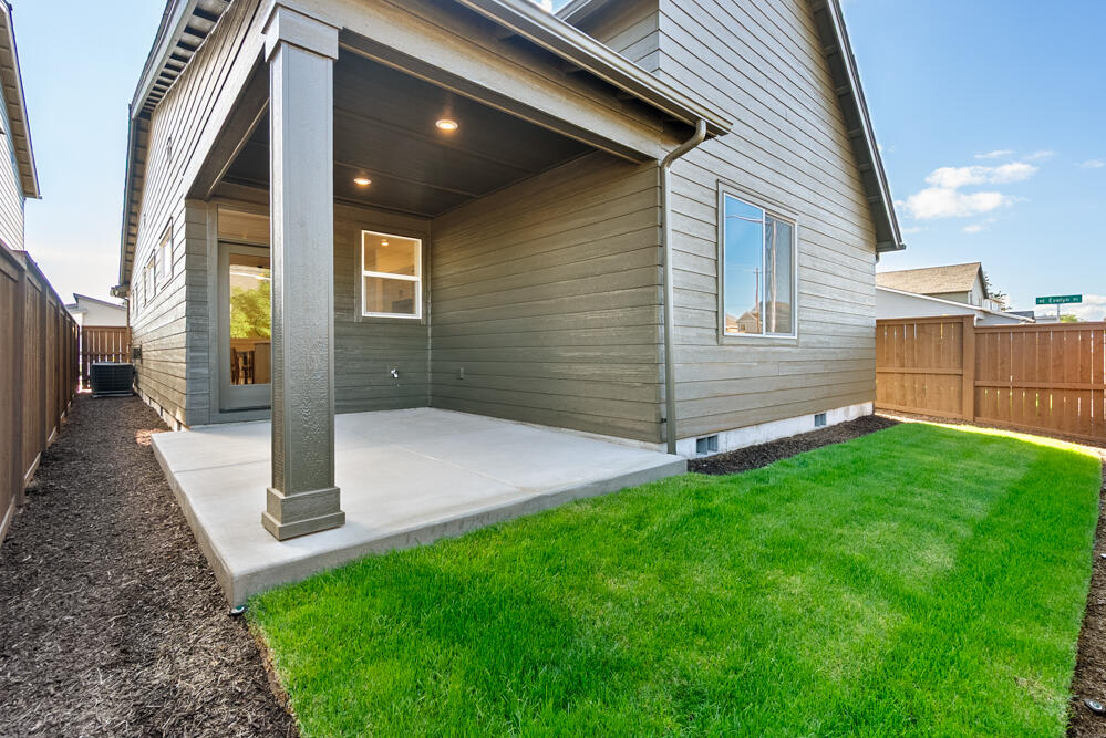 60935 Southeast Apollo Place Bend, OR 97702 - Photo 7 of 14 Home will be similar to photo shown. Specs and colors may vary.