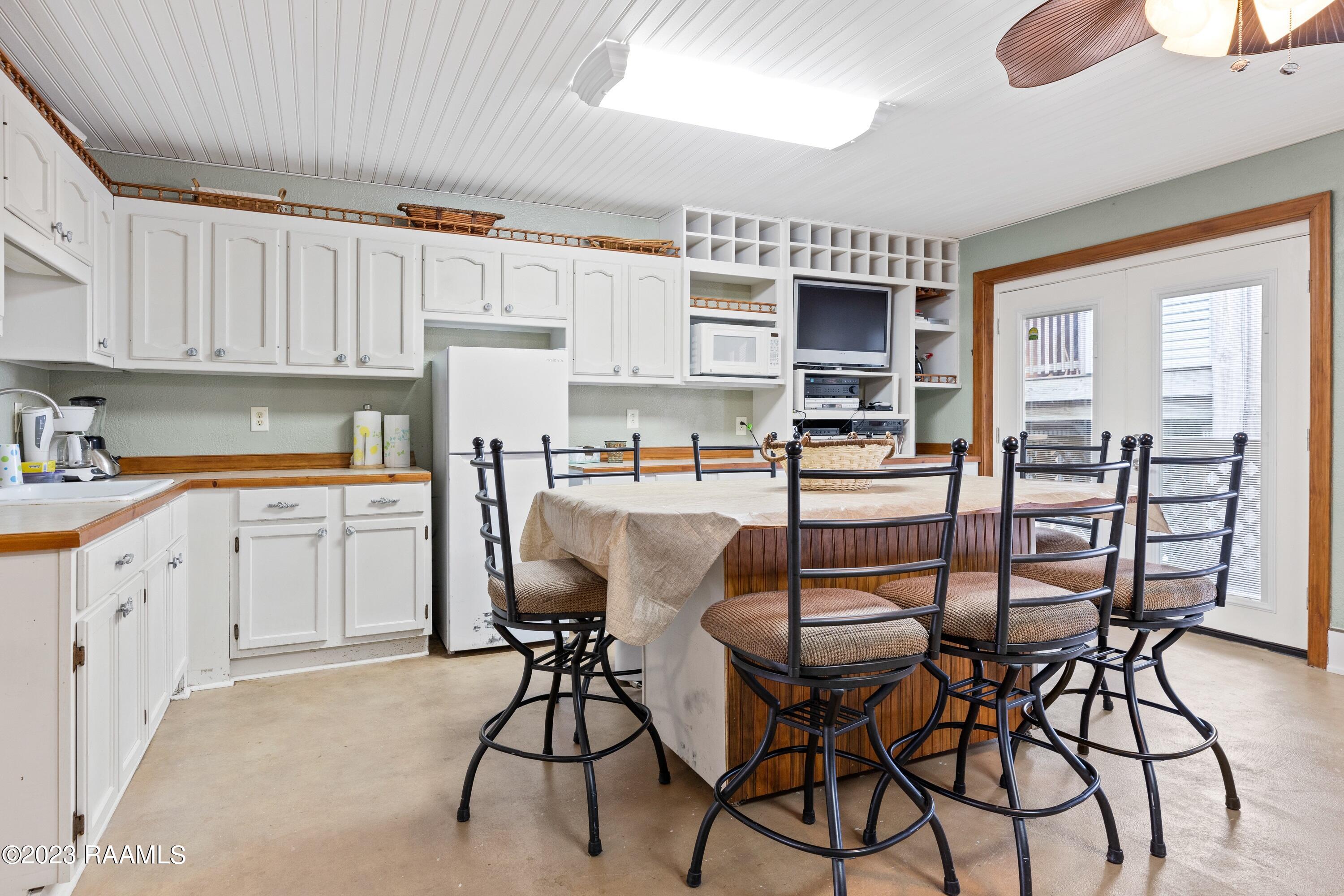 526 Bayview Lane Cypremort Point, LA 70538 - Photo 6 of 30 Downstairs Kitchen
