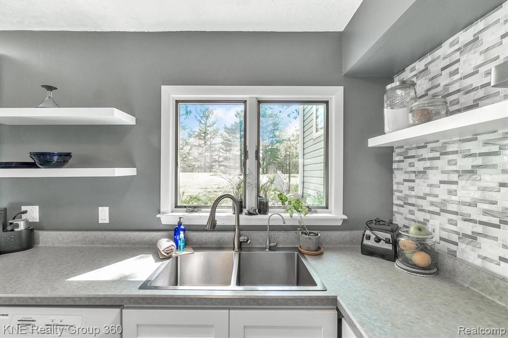 4572 North Fleming Road Howell, MI 48855 - Photo 10 of 35