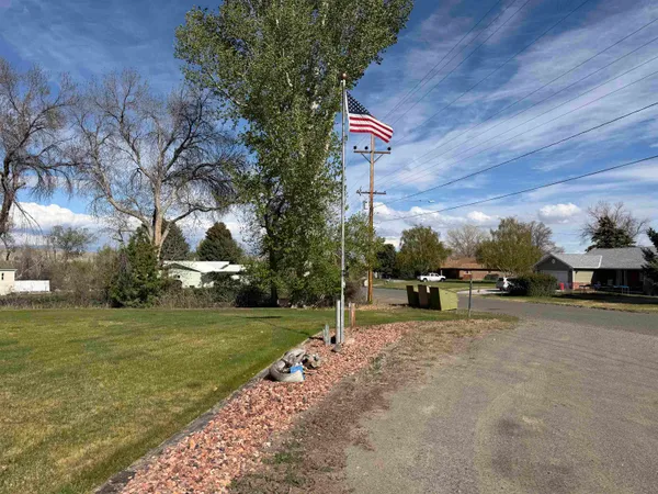 $429,500 | 809 Bighorn Avenue West, Basin, WY 82410