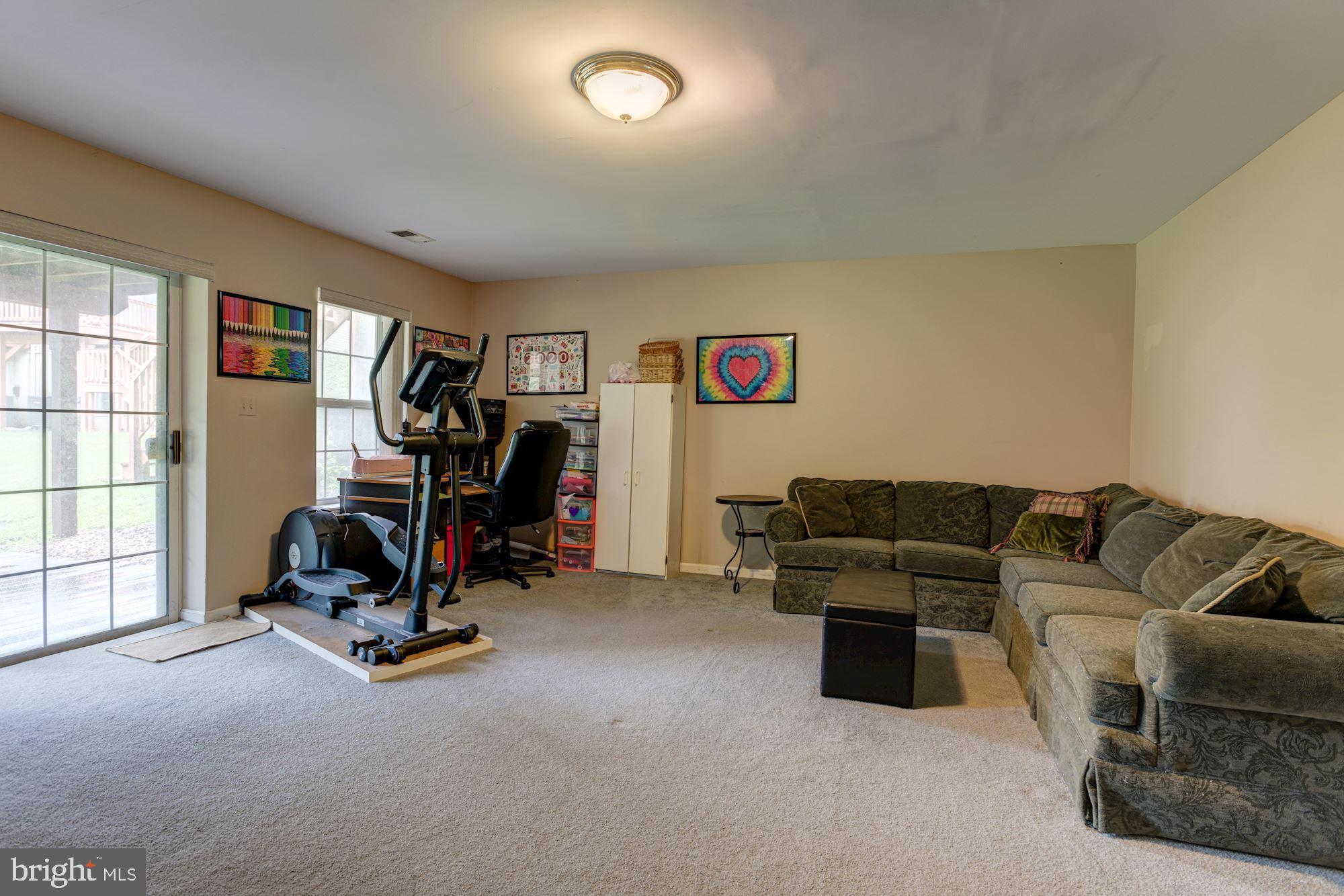 10957 Baskerville Road Reisterstown, MD 21136 - Photo 22 of 35 Family Room
