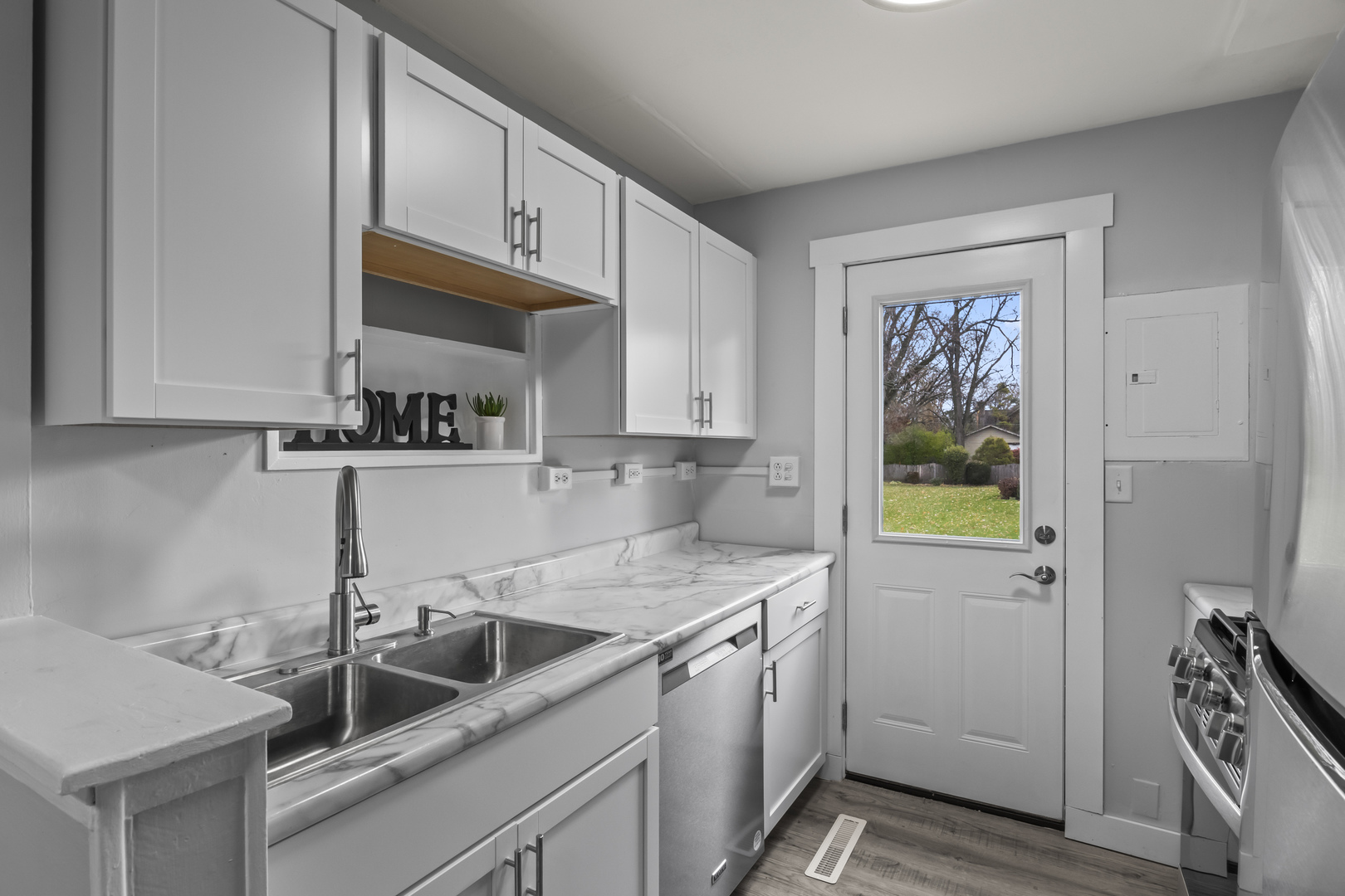 3614 Linneman Street Glenview, IL 60025 - Photo 10 of 26