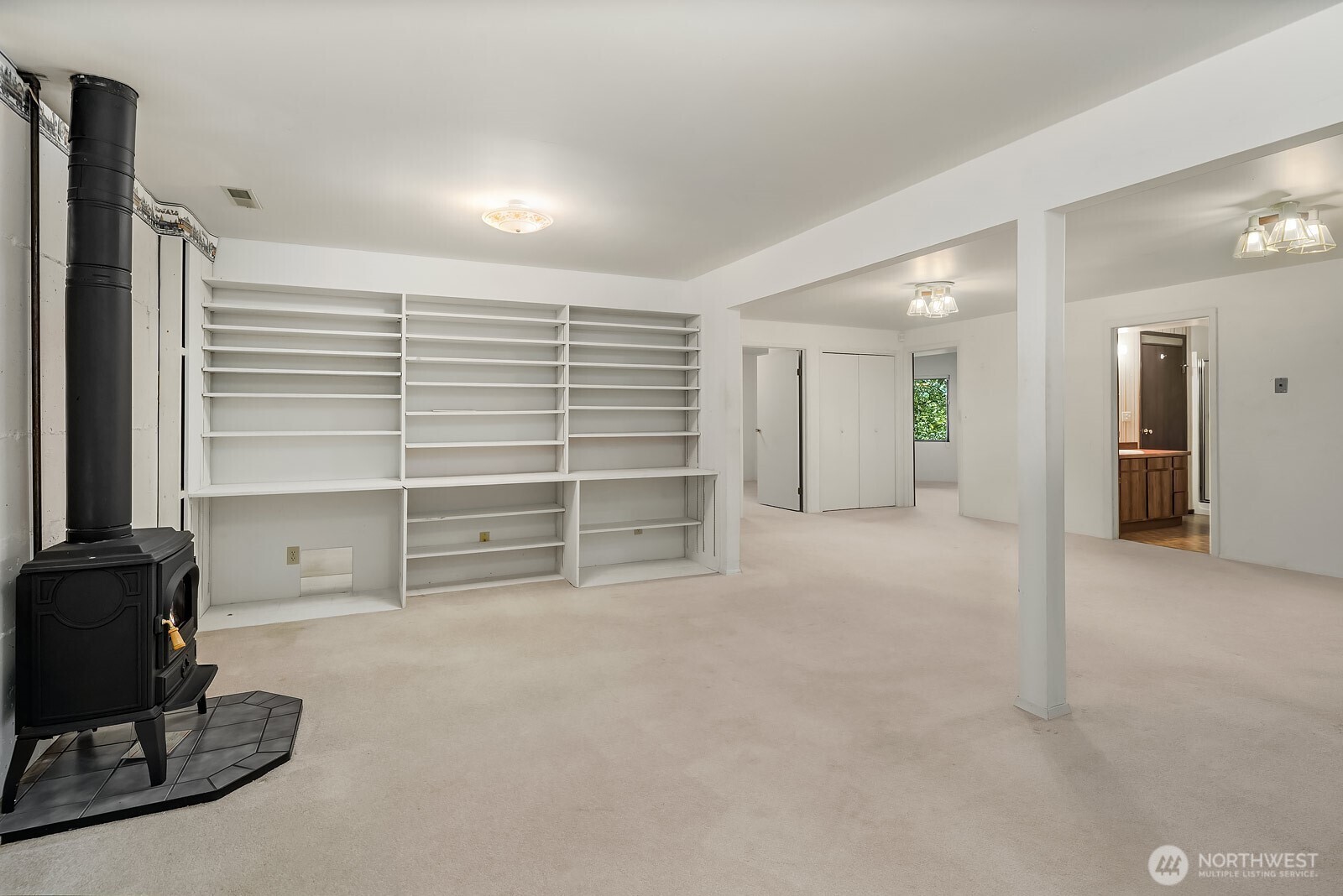 19510 Southeast May Valley Road Issaquah, WA 98027 - Photo 25 of 33 Gallery Image 25