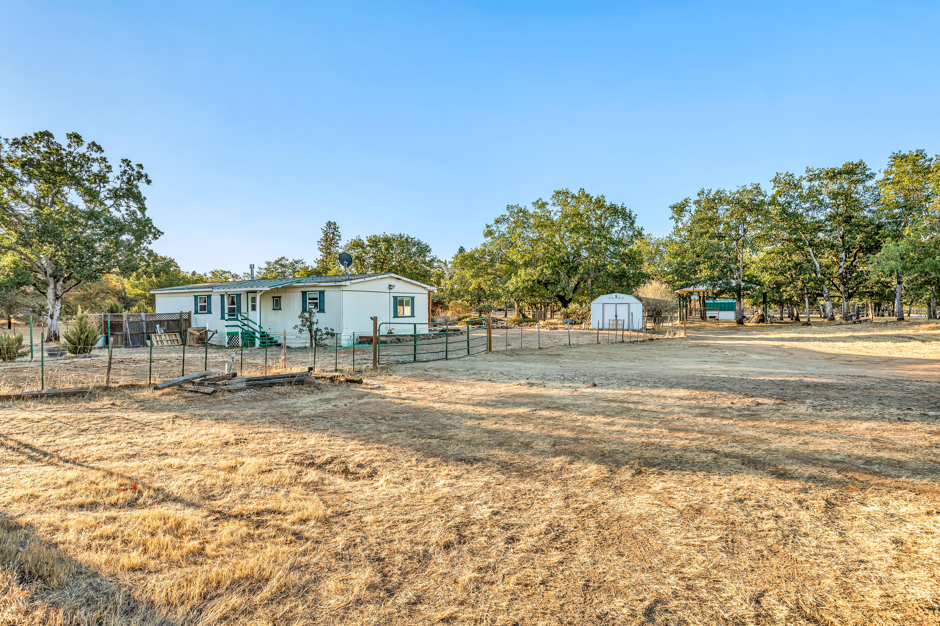 3849 Sams Valley Road Gold Hill, OR 97525 - Photo 44 of 57 9R9A8517