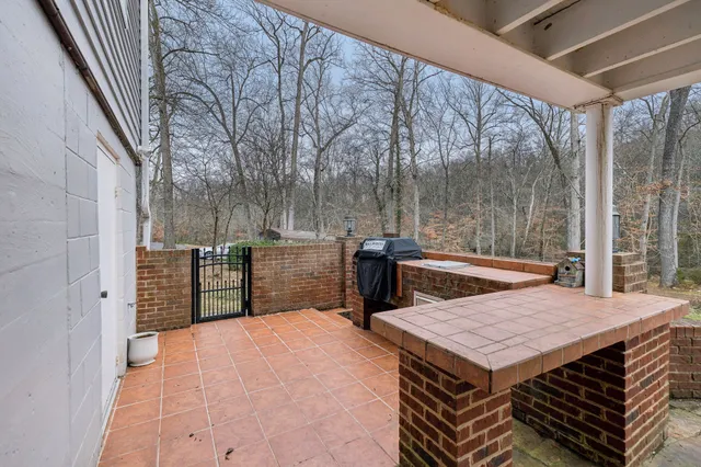 a picture of a wall with a white wall