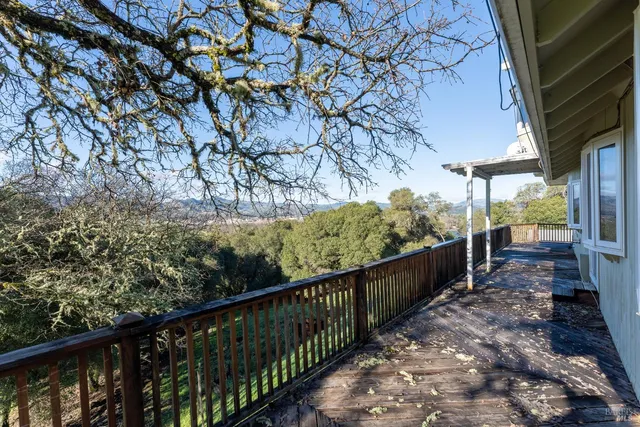 $1,050,000 | 1450 Deerwood Drive, Ukiah, CA 95482