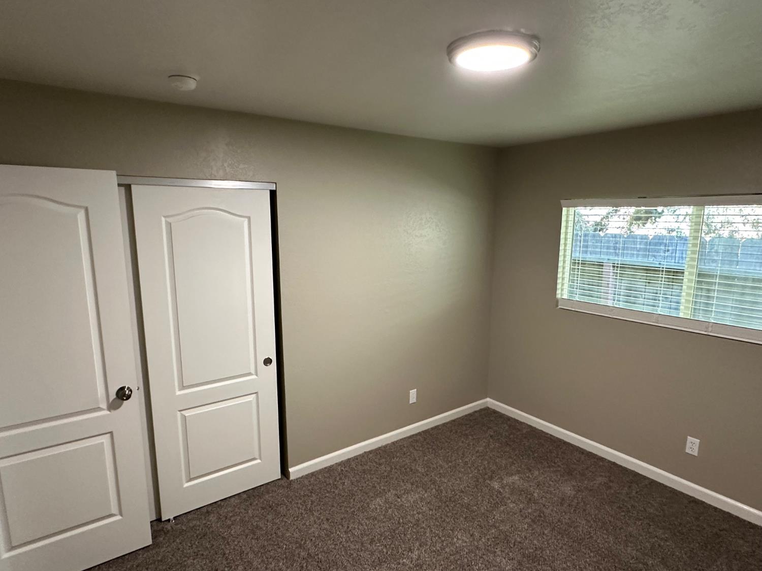 924 Kingery Drive Ripon, CA 95366 - Photo 14 of 18 an empty room with windows and closet