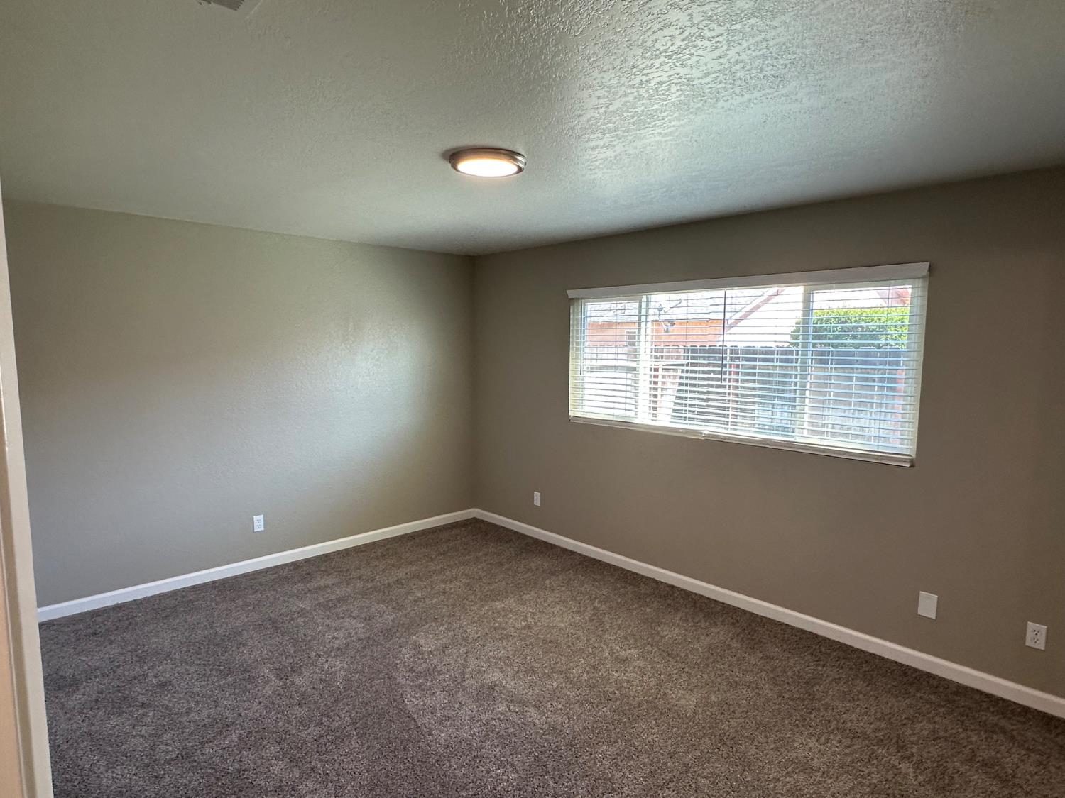 924 Kingery Drive Ripon, CA 95366 - Photo 17 of 18 an empty room with windows
