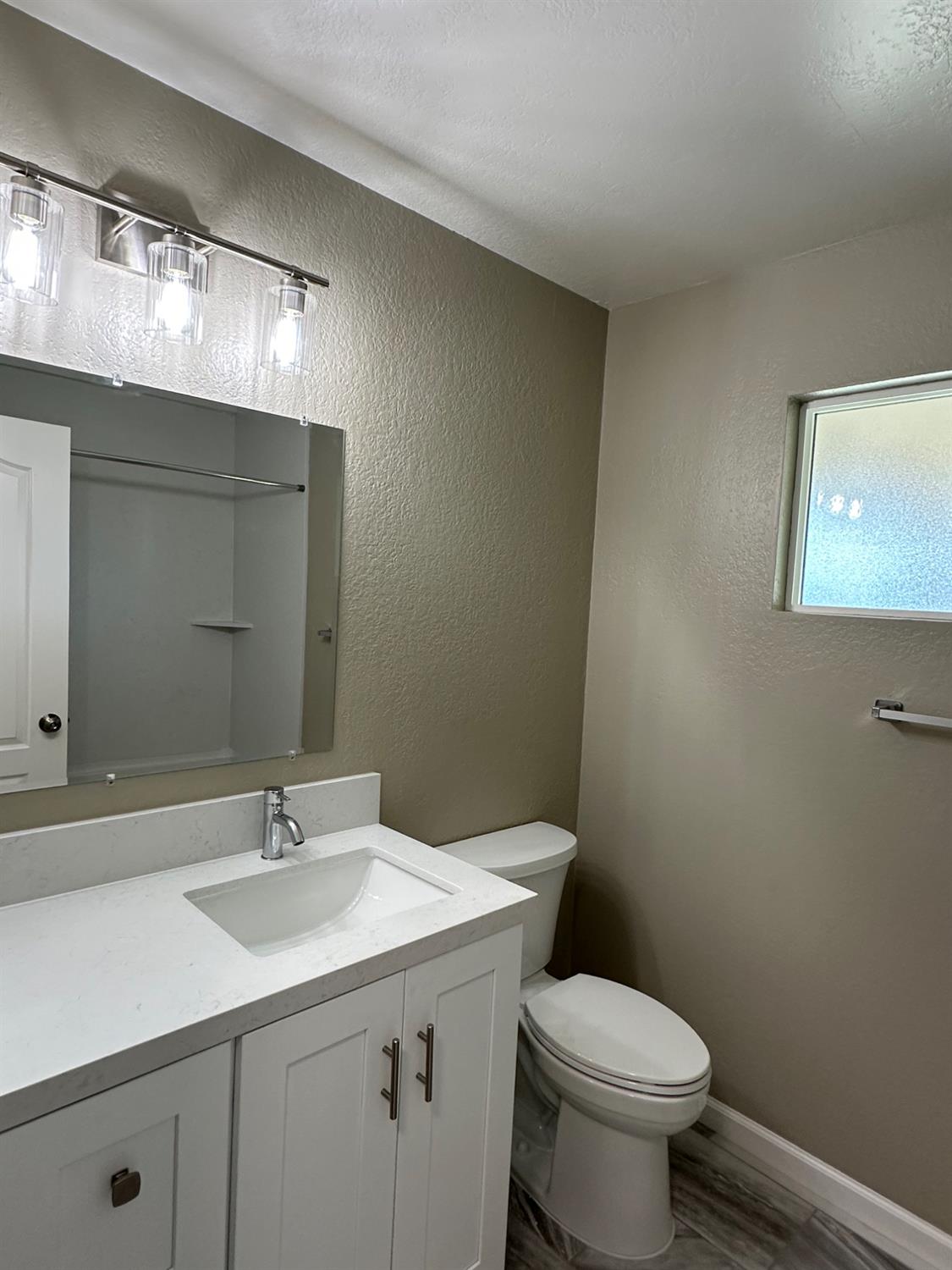 924 Kingery Drive Ripon, CA 95366 - Photo 9 of 18 a bathroom with a sink toilet and a mirror