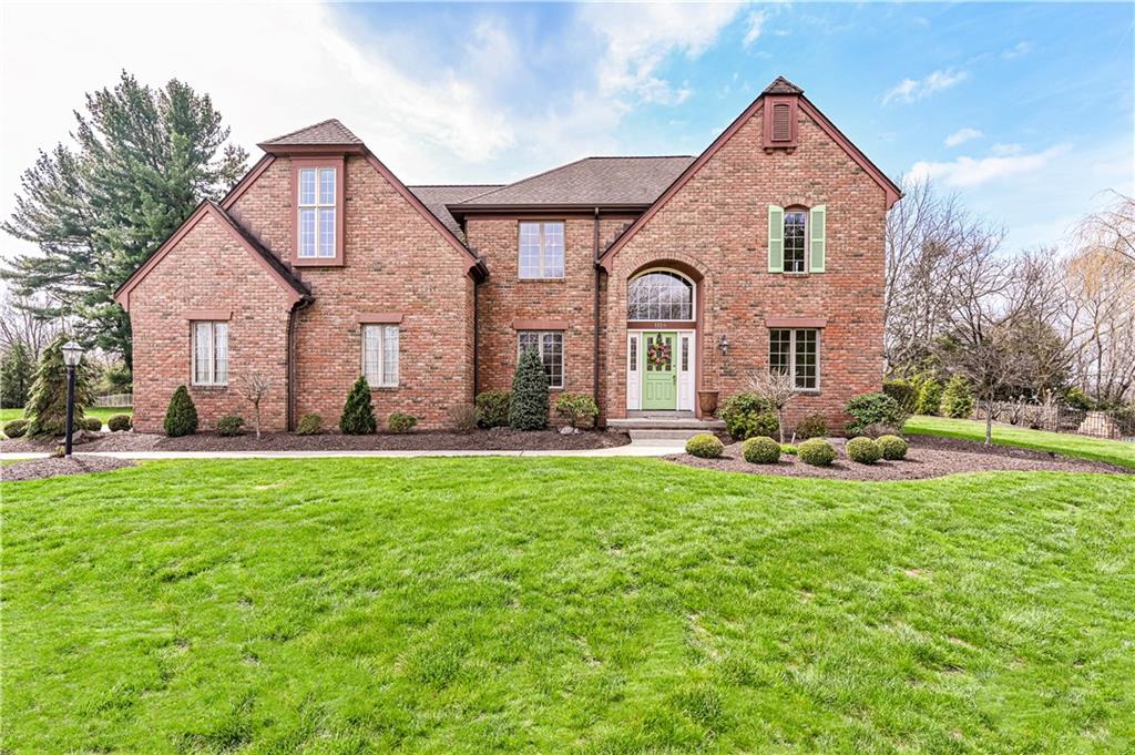 WELCOME TO LUXURIOUS LIVING AT 1118 SANDSTONE ROAD