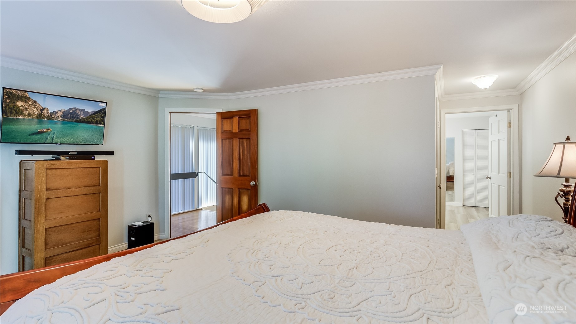 17420 147th Avenue Southeast, Unit 6 Renton, WA 98058 - Photo 22 of 32 a bedroom with a bed and a dresser