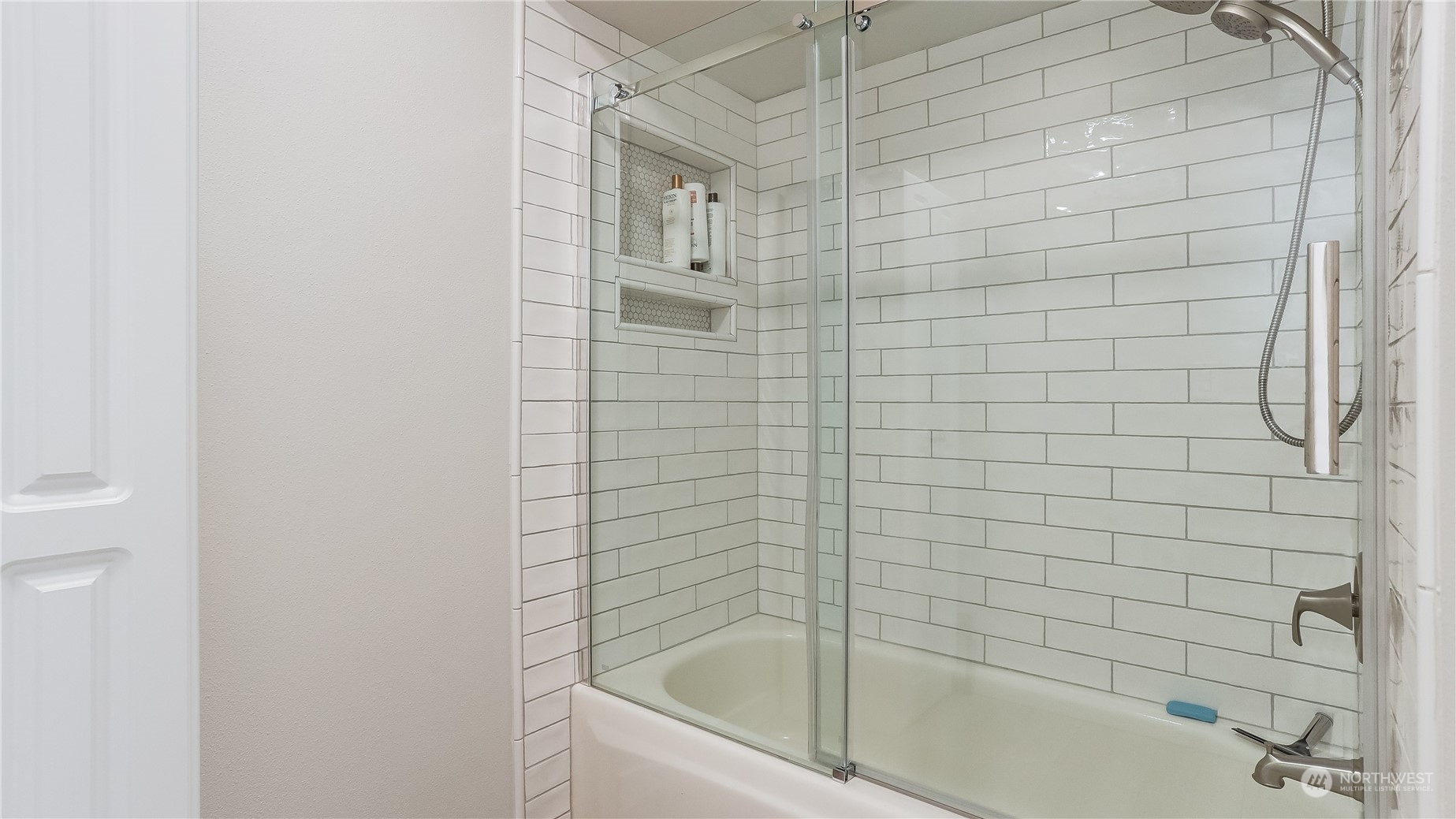 17420 147th Avenue Southeast, Unit 6 Renton, WA 98058 - Photo 24 of 32 a bathroom with a bathtub