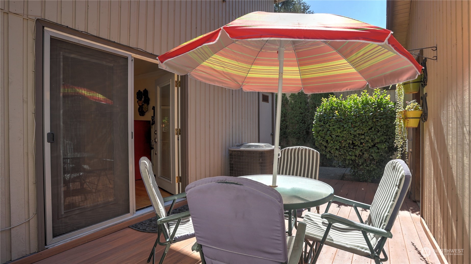 17420 147th Avenue Southeast, Unit 6 Renton, WA 98058 - Photo 29 of 32 a table and chairs in patio