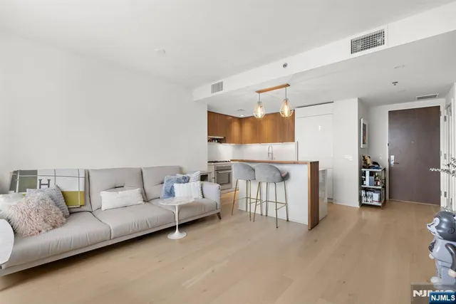 $999,999 | 1000 Maxwell Lane, Unit 11I, Hoboken, NJ 07030