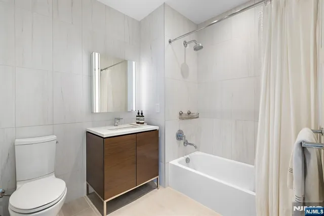 $999,999 | 1000 Maxwell Lane, Unit 11I, Hoboken, NJ 07030