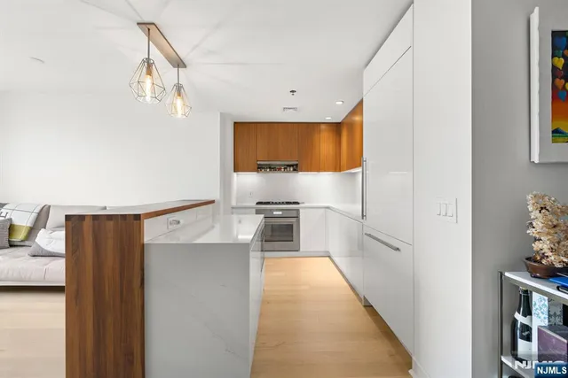 $999,999 | 1000 Maxwell Lane, Unit 11I, Hoboken, NJ 07030