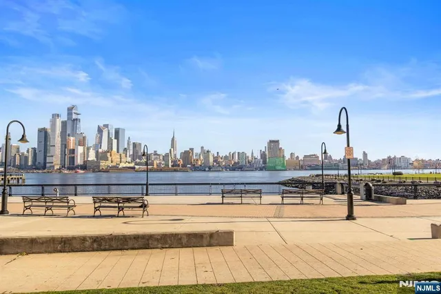 $999,999 | 1000 Maxwell Lane, Unit 11I, Hoboken, NJ 07030