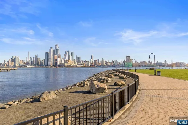 $999,999 | 1000 Maxwell Lane, Unit 11I, Hoboken, NJ 07030