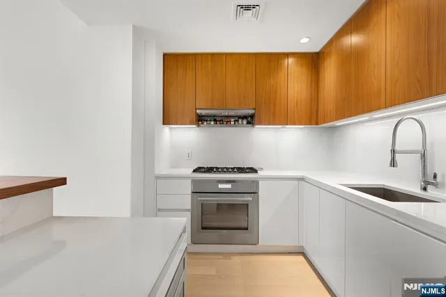 $999,999 | 1000 Maxwell Lane, Unit 11I, Hoboken, NJ 07030