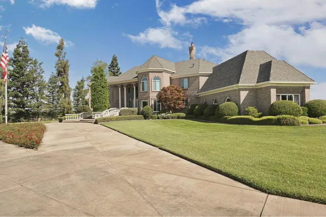 a view of a house with a small yard