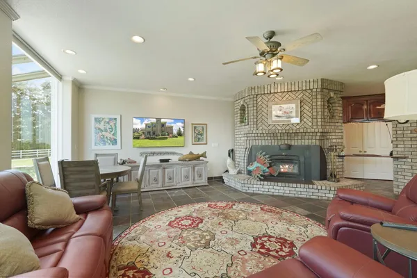 $1,800,000 | 21649 Des Moines Road, Acampo, CA 95220