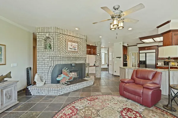 $1,800,000 | 21649 Des Moines Road, Acampo, CA 95220