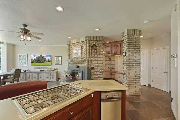 $1,800,000 | 21649 Des Moines Road, Acampo, CA 95220